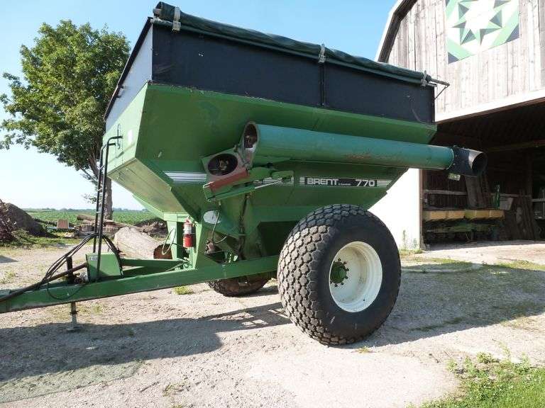 Brent 770 Grain Cart with Roll Tarp