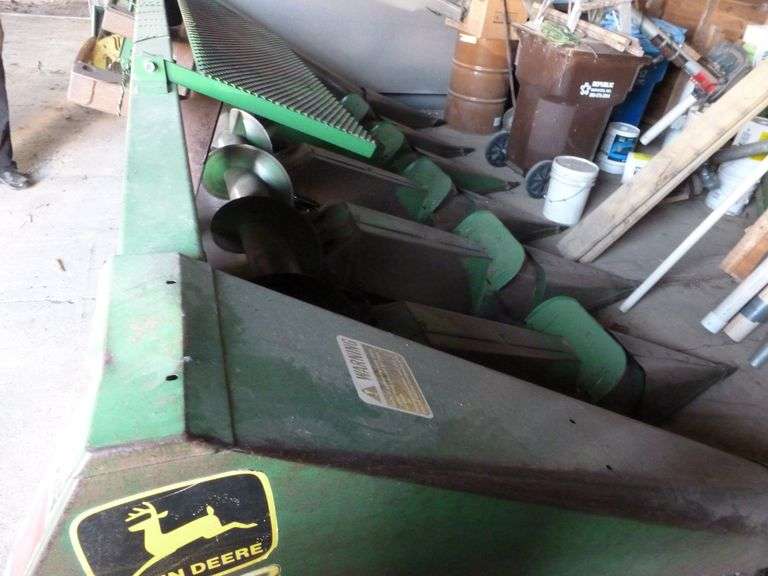 John Deere 643 6 Row Corn Head