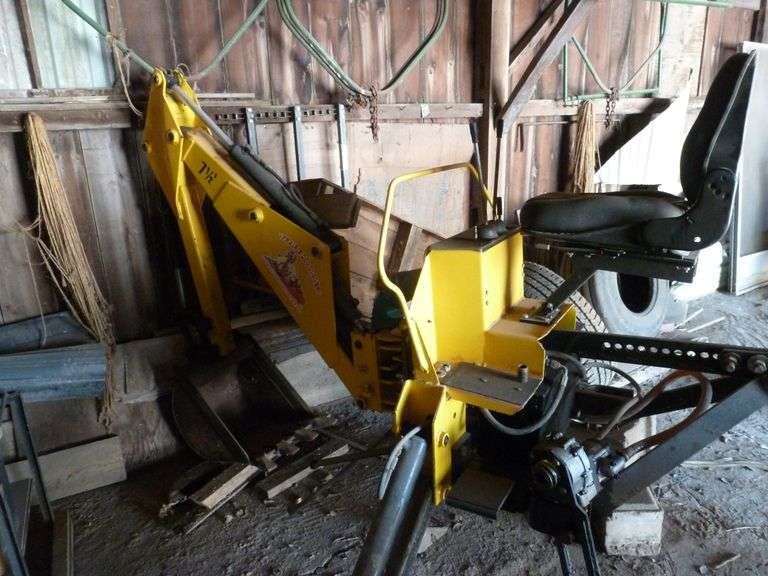 Prairie Dog 3 Point Backhoe- used very little/in excellent condition