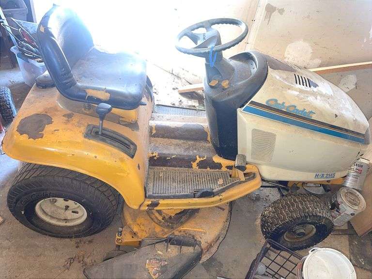 Cub Cadet Series 2000 HDS 2145 Riding Lawn Tractor- does not run