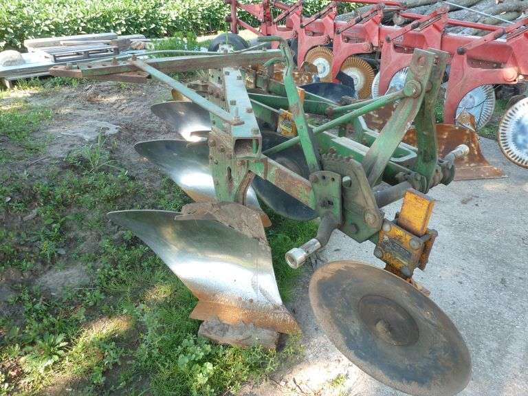 John Deere 3 pt 3 Bottom Plow