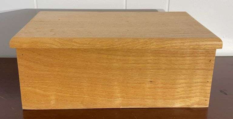 Oak Keepsake Box 5”Tx12.5”Lx8.5”W