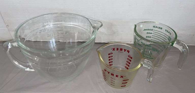Pyrex and Anchor Hocking Batter Bowl + Measuring Cups - Sherwood Auctions