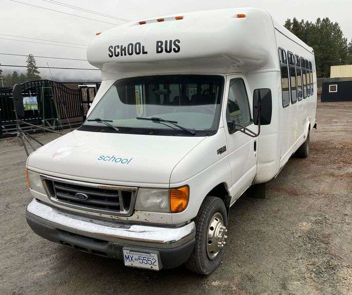 2005 Ford E450- 24 Passenger Bus Automatic Gas Engine 134423km