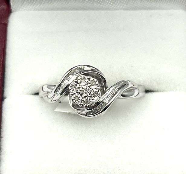 Sterling Silver Natural Diamond (0.11ct) Ring