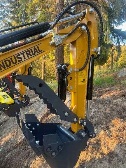 UNUSED 2025 AGT QK18-Z  17Hp Pilot controls Excavator (Hyd Thumb)
