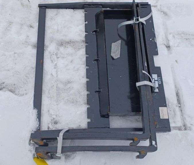 UNUSED 2025 GIYI 29" Pallet Forks for Mini Skid Steer