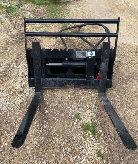 UNUSED 2025 GIYI Hydraulic Slide 30" forks for Mini Skid Steer