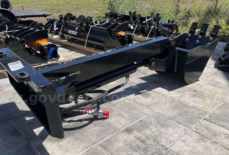 UNUSED 2025 GIYI Straight Digging Arm Mini Skid Steer