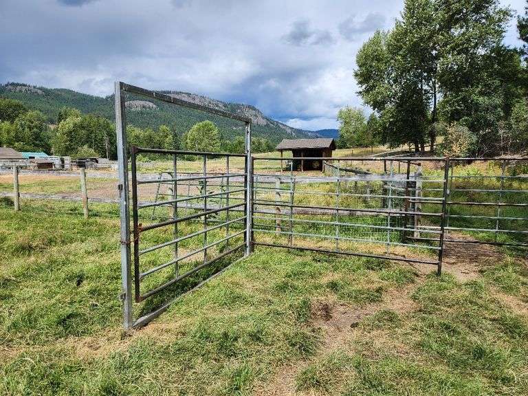 Rodeo/Corral QTY 19 Panels Height 6Ft X 10FT Wide and 1 Gate Height 8Ft X 10Ft Wide