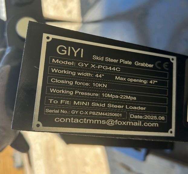 UNUSED 2025 GIYI Mini Skid Steer Grabber