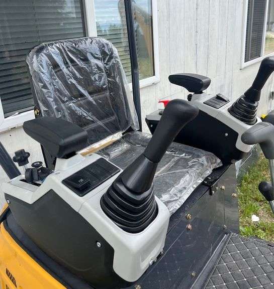 UNUSED 2025 SDE18P 1 Ton Excavator Swing Boom_ Hydraulic Thumb_ Pilot Controls