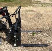 UNUSED 2025 GIYI Hydraulic Slide 30" forks for Mini Skid Steer