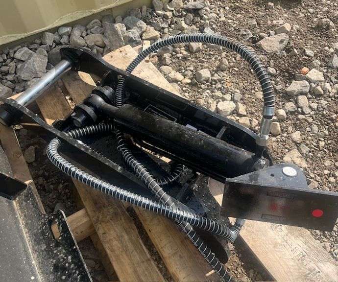 2025 GIYI XJ3T Hydraulic Thumb-Excavator Attachment (Unused)  Fits 3 ton excavator