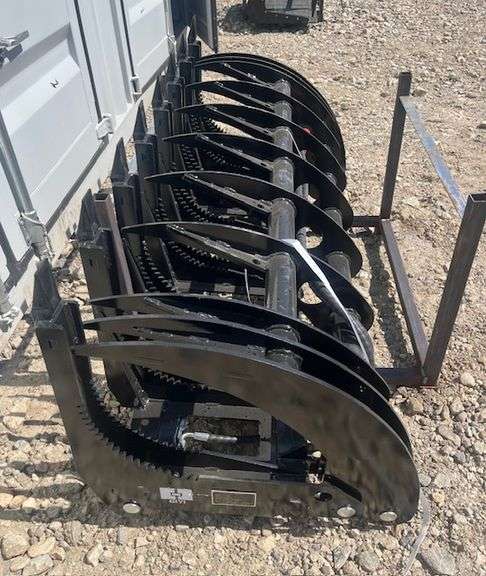 2025 GIYI CLG72C 72 Inch Hydraulic Curved Grapple- Skid Steer Attachment (Unused)