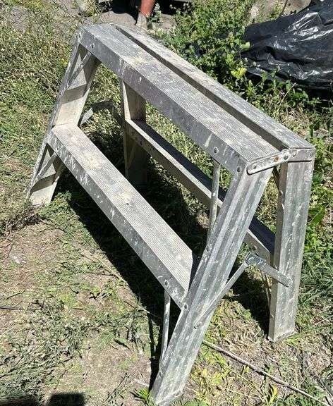 aluminum sawhorse step ladder