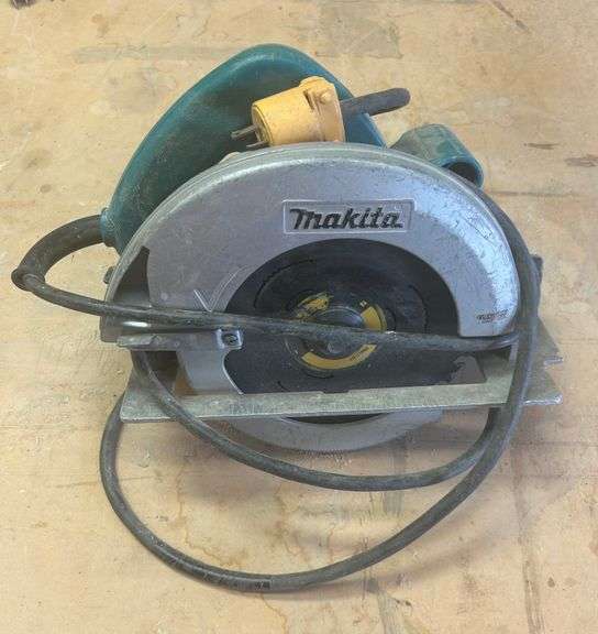 Makita 7-1/4″ Corded Circular Saw