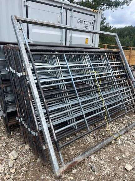 Rodeo/Corral QTY 19 Panels Height 6Ft X 10FT Wide and 1 Gate Height 8Ft X 10Ft Wide