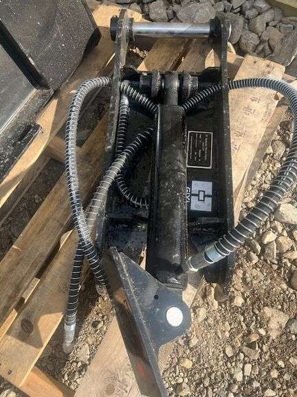2025 GIYI XJ3T Hydraulic Thumb-Excavator Attachment (Unused)  Fits 3 ton excavator