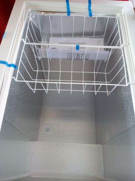 Vissani Chest Freezer Box - Sierra Auction Management Inc