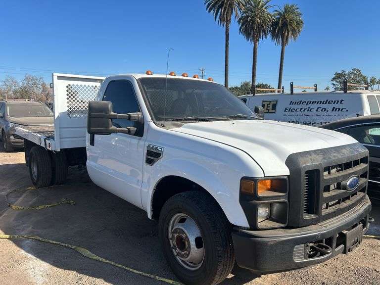 2008  Ford  F350 Super Duty  Flatbed Truck