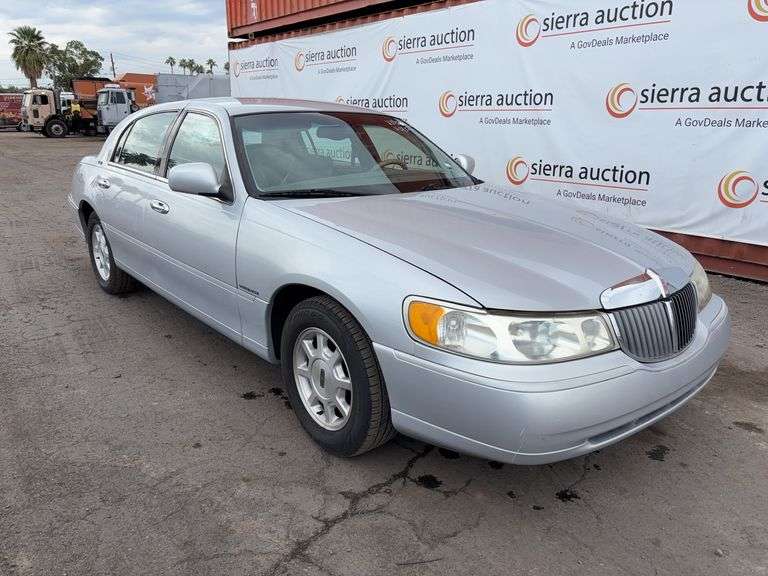 2000 Lincoln Town Car