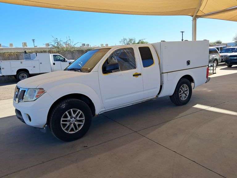 2015  Nissan  Frontier SV  Work Truck