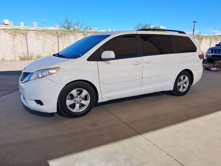 2015  Toyota  Sienna LE