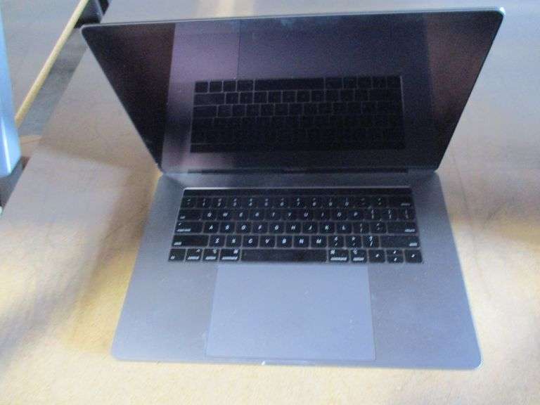 Apple MacBook Pro A1990