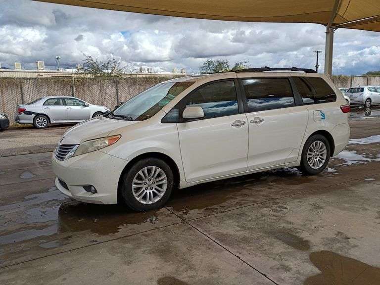 2015  Toyota  Sienna XLE