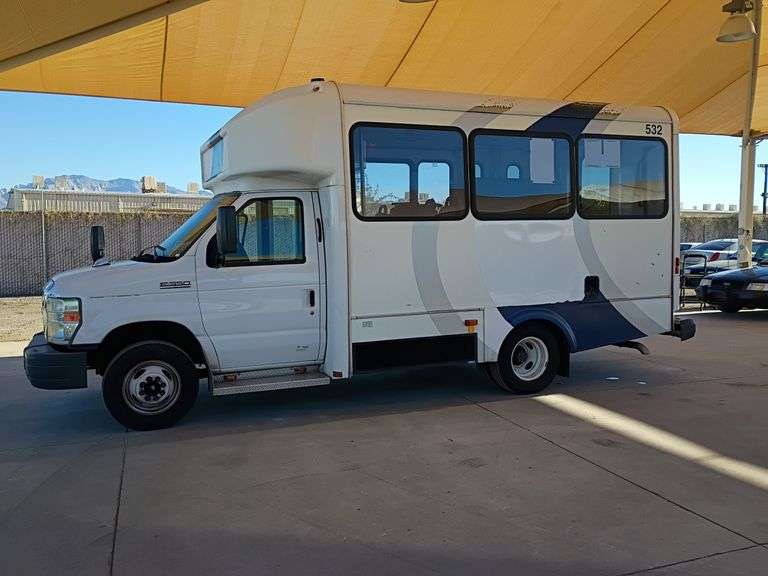 2017  Ford  E350 Super Duty   Shuttle Bus