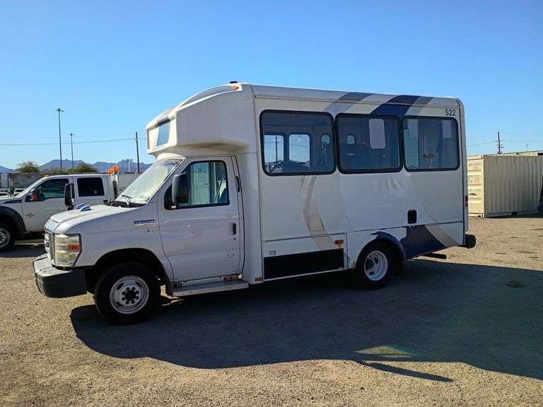 2016  Ford  E350 Super Duty   Shuttle Bus