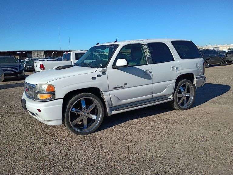 2005  GMC  Yukon Denali
