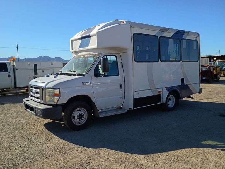 2017  Ford  E350 Super Duty   Shuttle Bus
