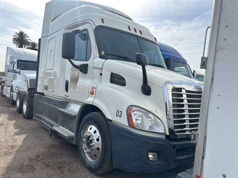 2018  Freightliner  Cascadia 113  Semi-Truck