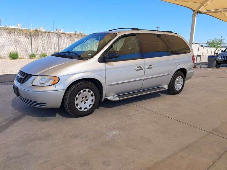 2002  Chrysler  Town & Country LX