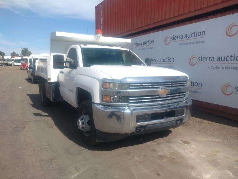 2015  Chevrolet  Silverado 3500  Dump Truck