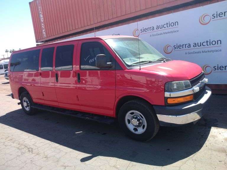 2015  Chevrolet  Express 3500   Passenger Van