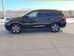 2017  Nissan  Pathfinder SV