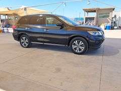 2017  Nissan  Pathfinder SV