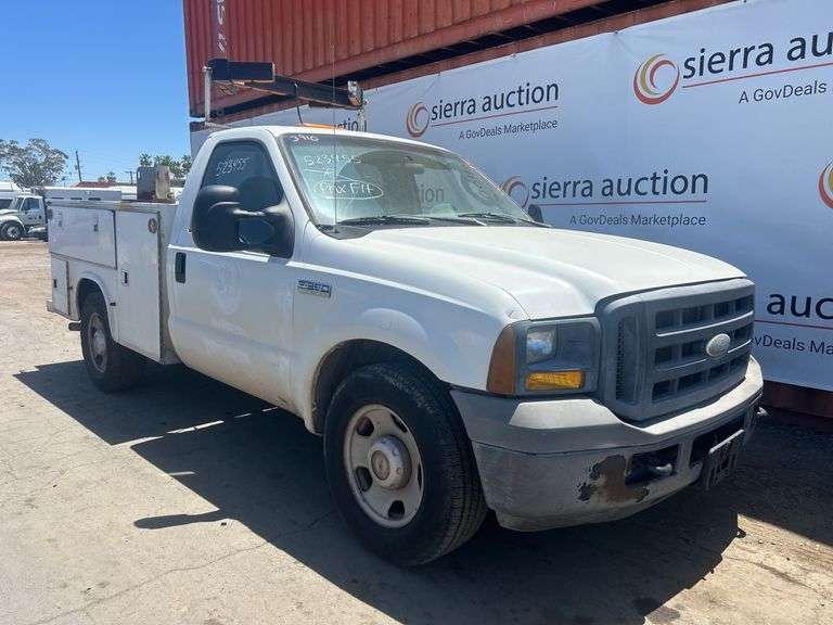 2005  Ford  F-350 SD  Work Truck