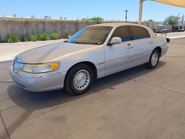 2001  Lincoln  Town Car Executive