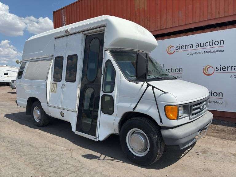 2004  Ford  E350 Vans Econoline  Shuttle Bus