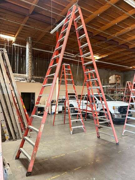 (1) LOUISVILLE BRUTE 16FT Step Ladder