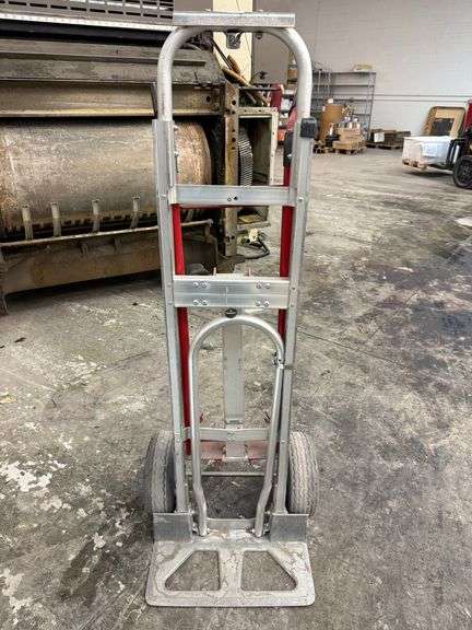 MILWAUKEE 2-Wheel Dolly