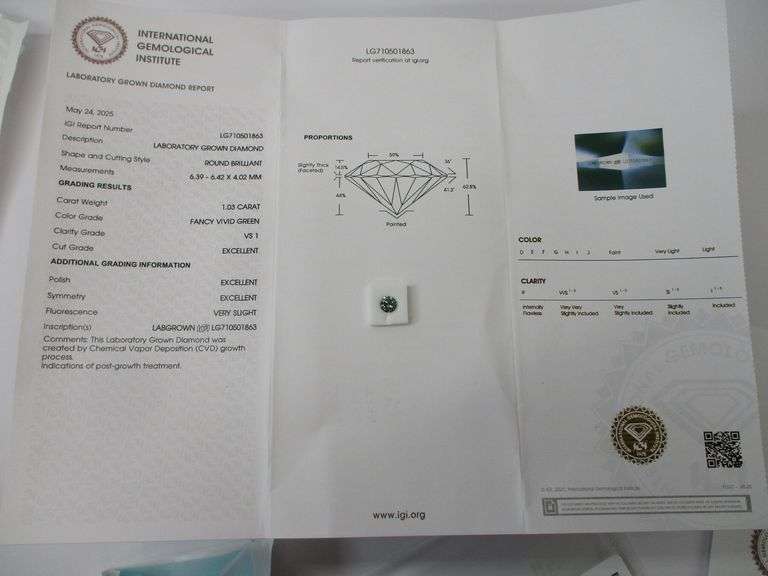 1.03 carat Fancy Vivid Green Round Brilliant Lab Diamond  with IGI Report