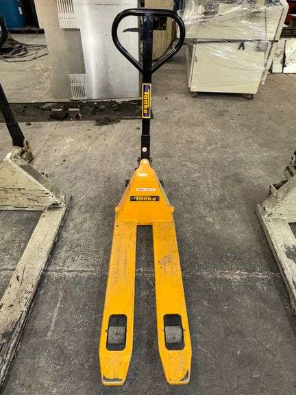 ULINE H-4122 4400lb Capacity Pallet Jack