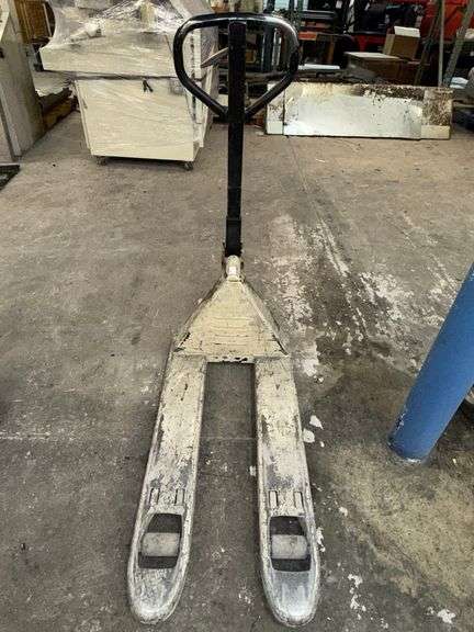 CROWN Pallet Jack