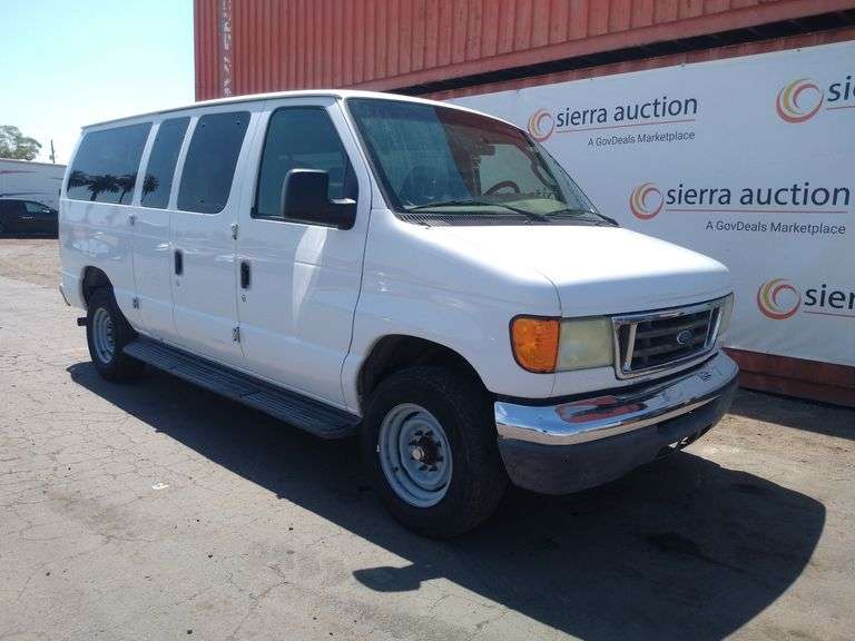 2006  Ford  E350 Vans Econoline XLT