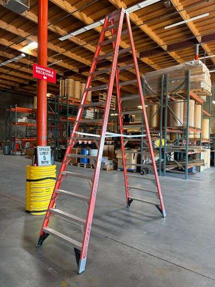 (1) WERNER 14FT Step Ladder